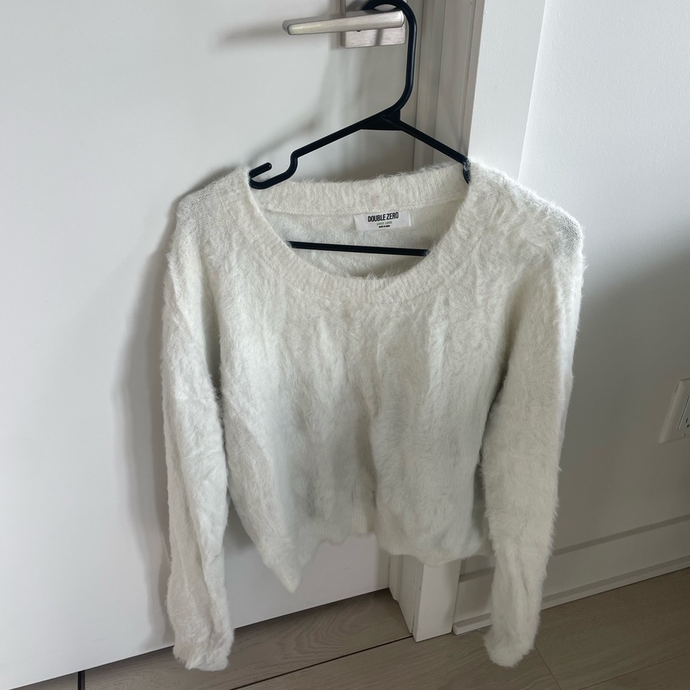 Fuzzy white knit sweater - Picture 1 of 3